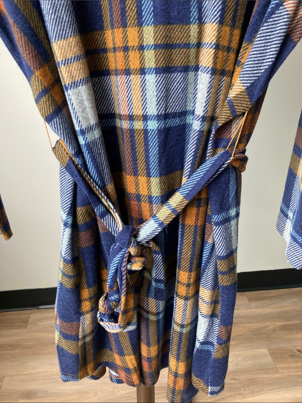 Emily Daniels plaid by printed midi cowlneck dress with belt long sleeve 2X - Picture 5 of 16